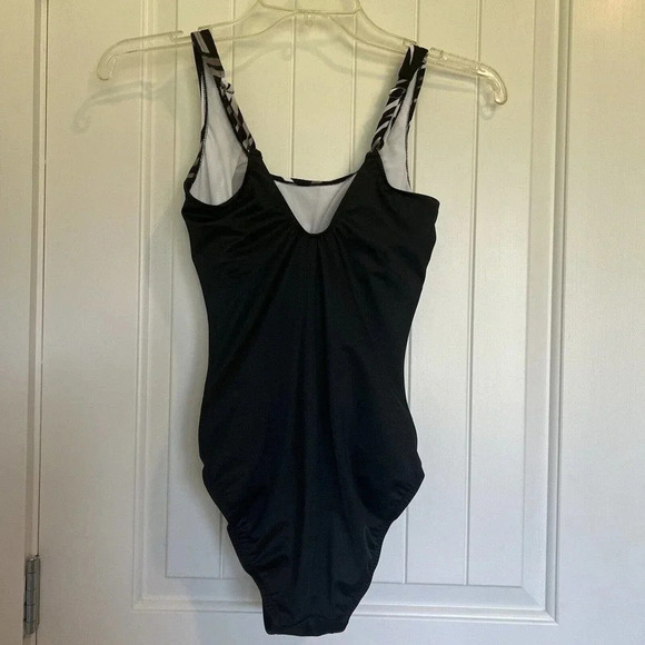 Trimshaper Size 6 animal print One Piece Swimsuit Top Built In Padded Bra EUC - Picture 8 of 12